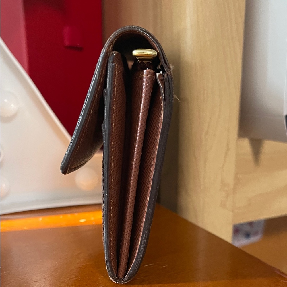 Louis Vuitton Black and Gold Monogram Wallet (Preloved) - Picture 4 of 12